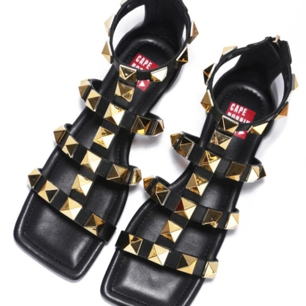 Cape Robbin studded sandals "Zimza"